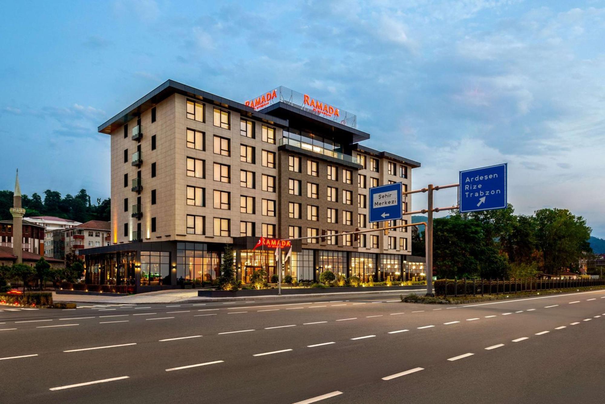 Hotel Ramada By Wyndham Rize Findikli Extérieur photo